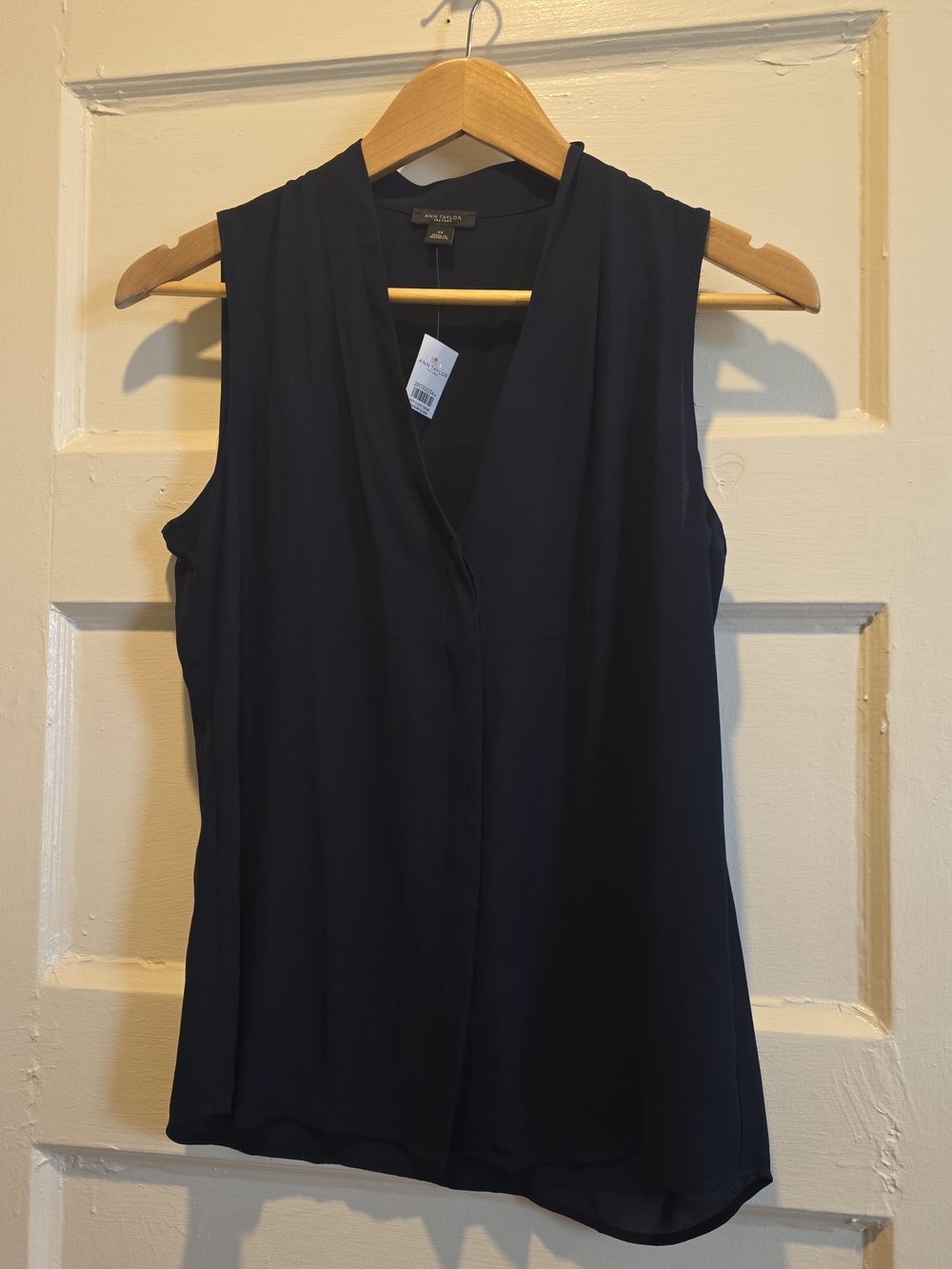 NWT Ann Taylor Navy Sleeveless V-Neck Camisole